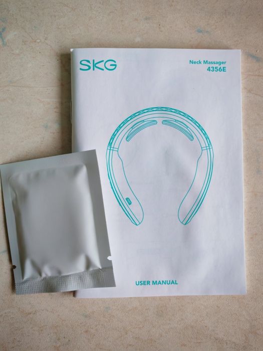 Масажер для шиї SKG 4356E white