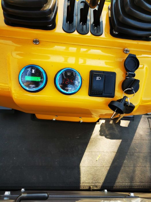 Nowa minikoparka 1200kg ze skrętnym ramieniem i osprzętem