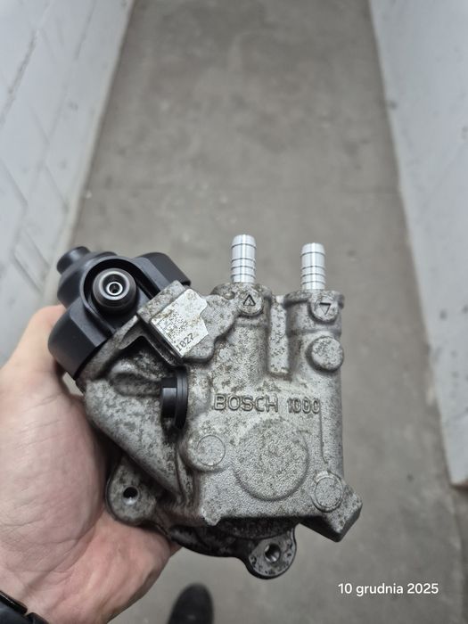 Pompa paliwa Audi A4 B8 2.0 TDI 2011r