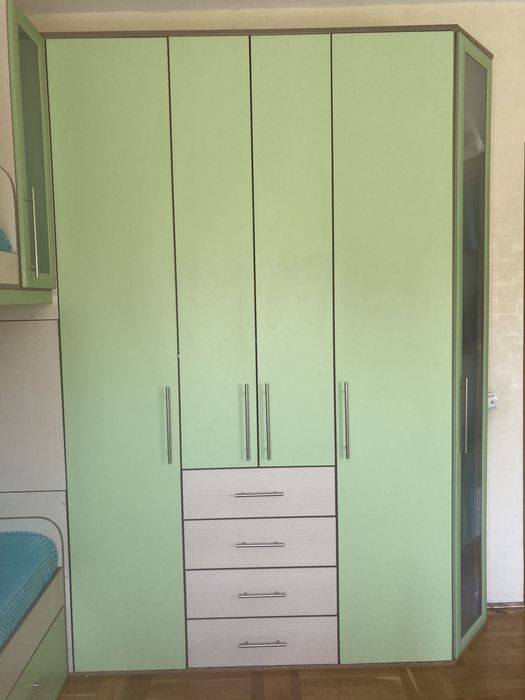 Меблі в дитячу кімнату, двоповерхове ліжко, шафа для двох та два столи