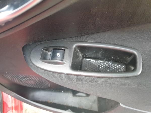 Comando / botão / interruptor vidros trás direito FIAT 500L (351_, 352