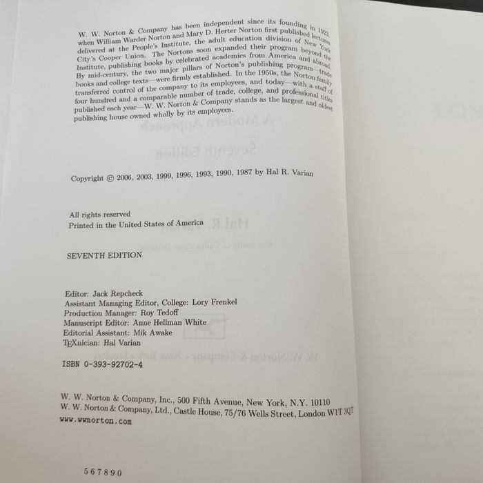 Livro Intermediate Microeconomics - Hal R. Varian.
