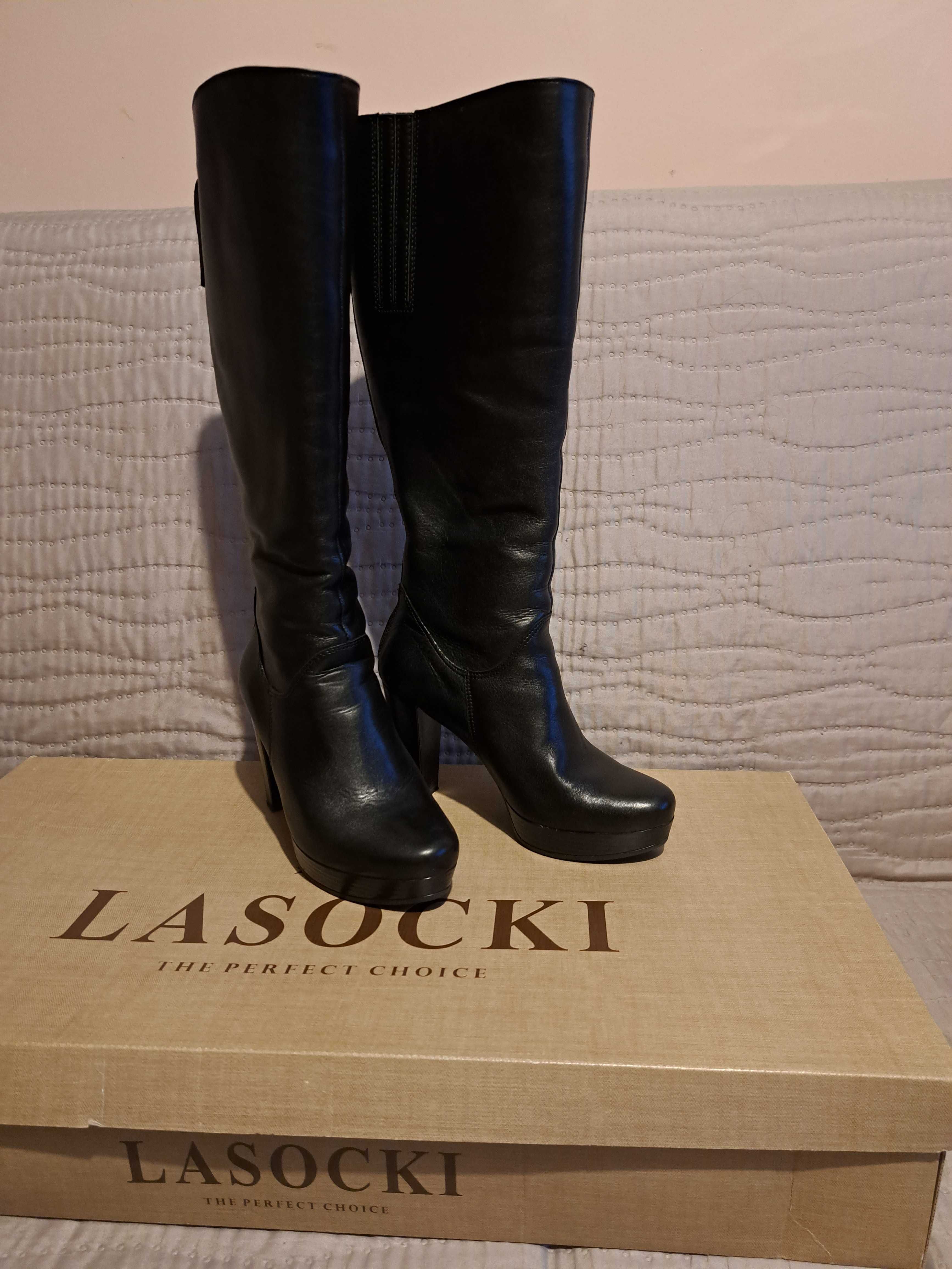 Czarne skórzane kozaki na obcasie Lasocki 36