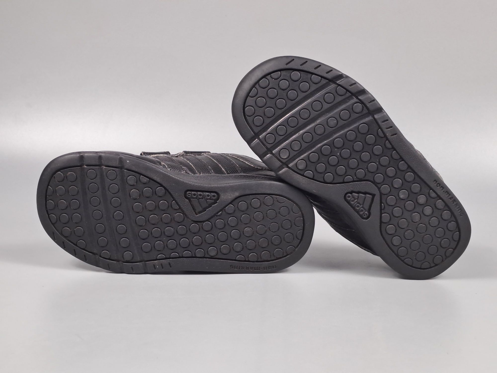 Кроссовки Adidas на липучках 25,5 размер (по стельке 15см)