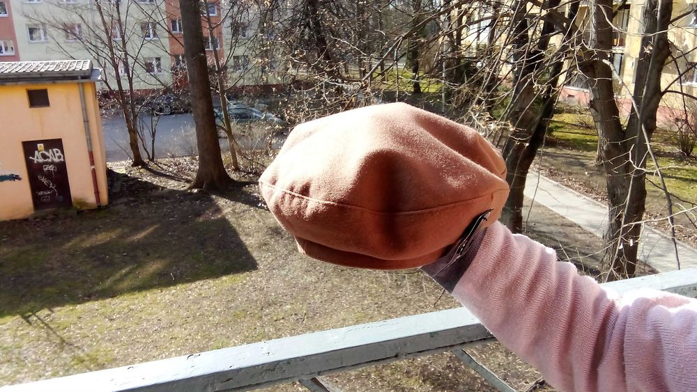 Nowy, jasnobrązowo-kakaowy beret firmy H&M