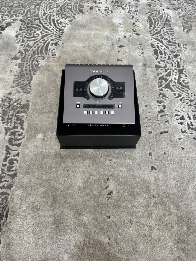 Universal Audio Apollo Twin X + Universal Audio Satellite Octo