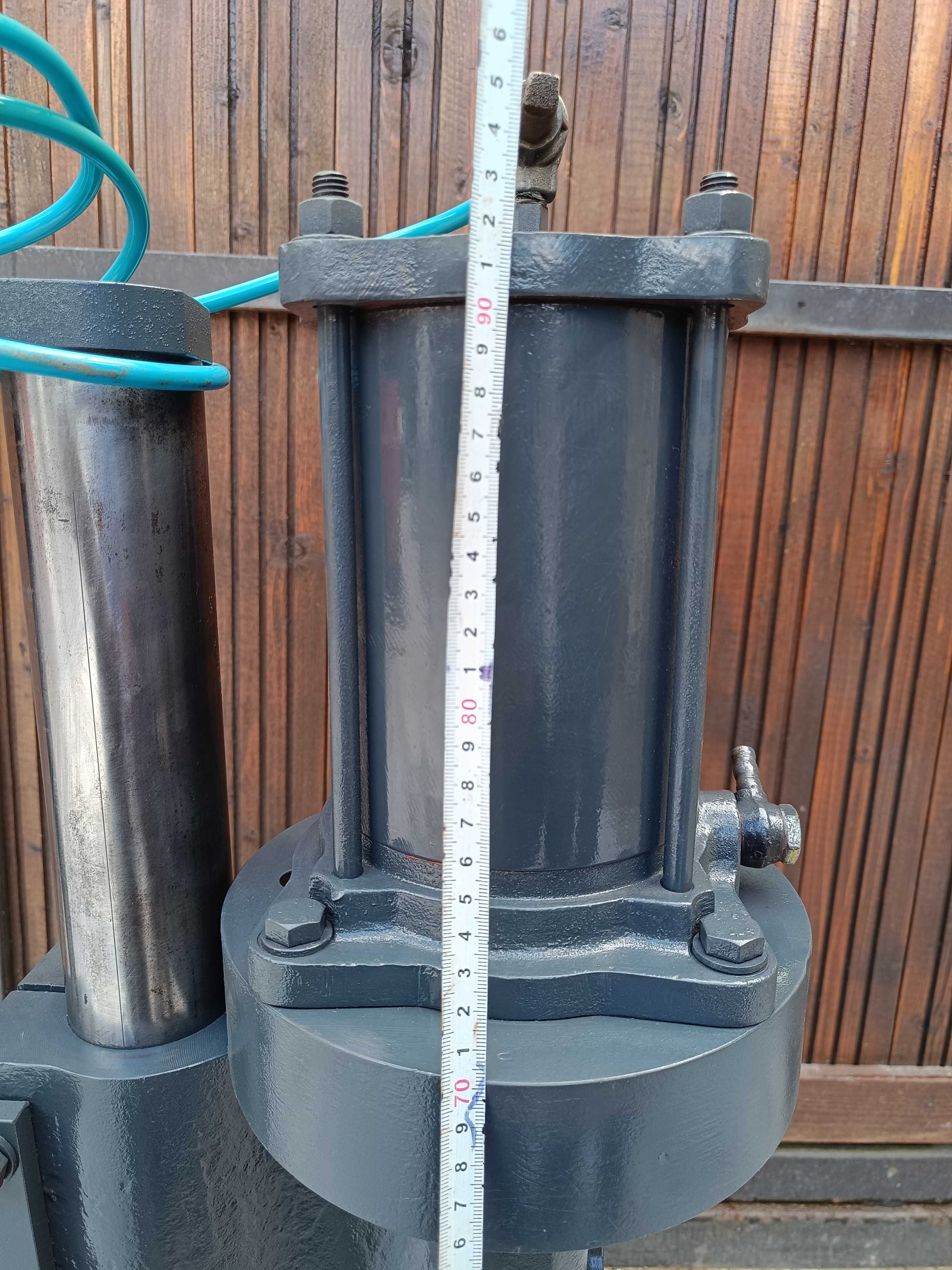 prasa pneumatyczna wykrojnik numerator znacznk wytłaczarka tokarka