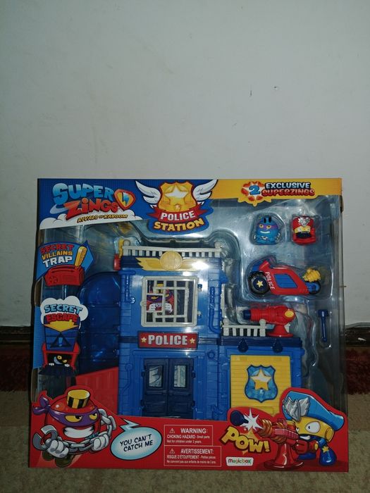 Super baza. Posterunek Policji.