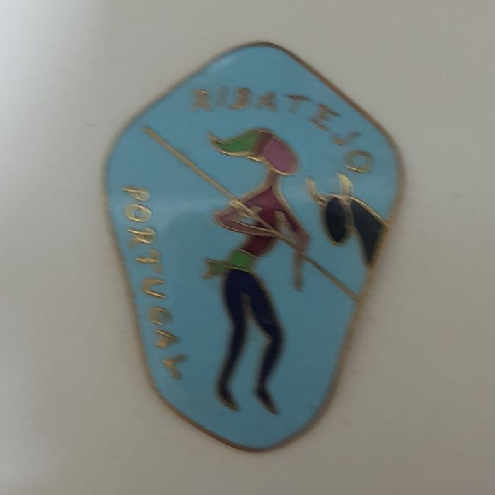 Crachas antigos em esmalte