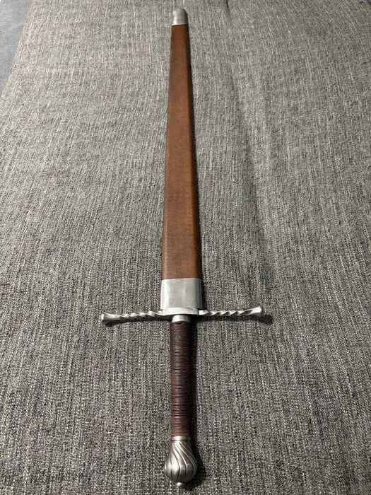 Miecz półtoraręczny, EN45 stal sprężynowa, 48 -50 HRC, battle ready