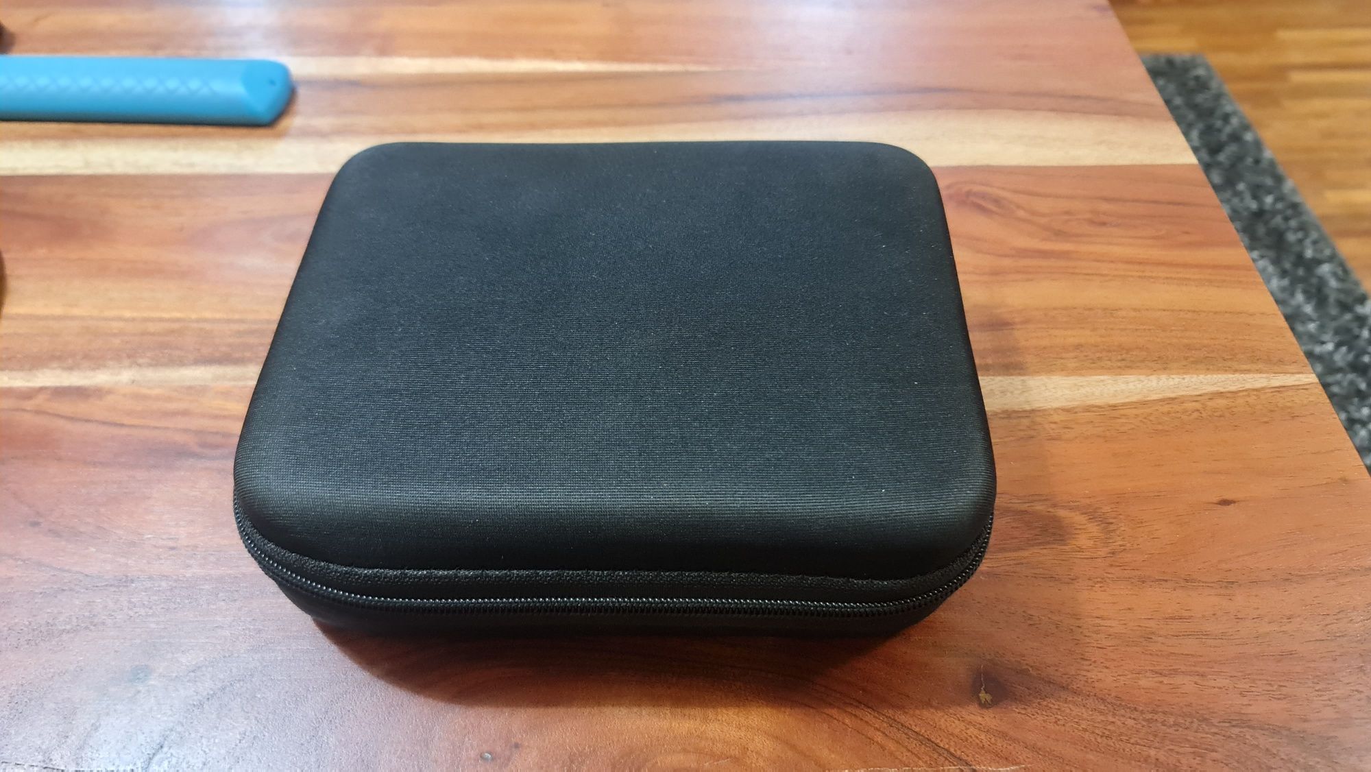 Samochód zdalnie sterowany Drifter w skali 1:64 z etui i pachołkami
