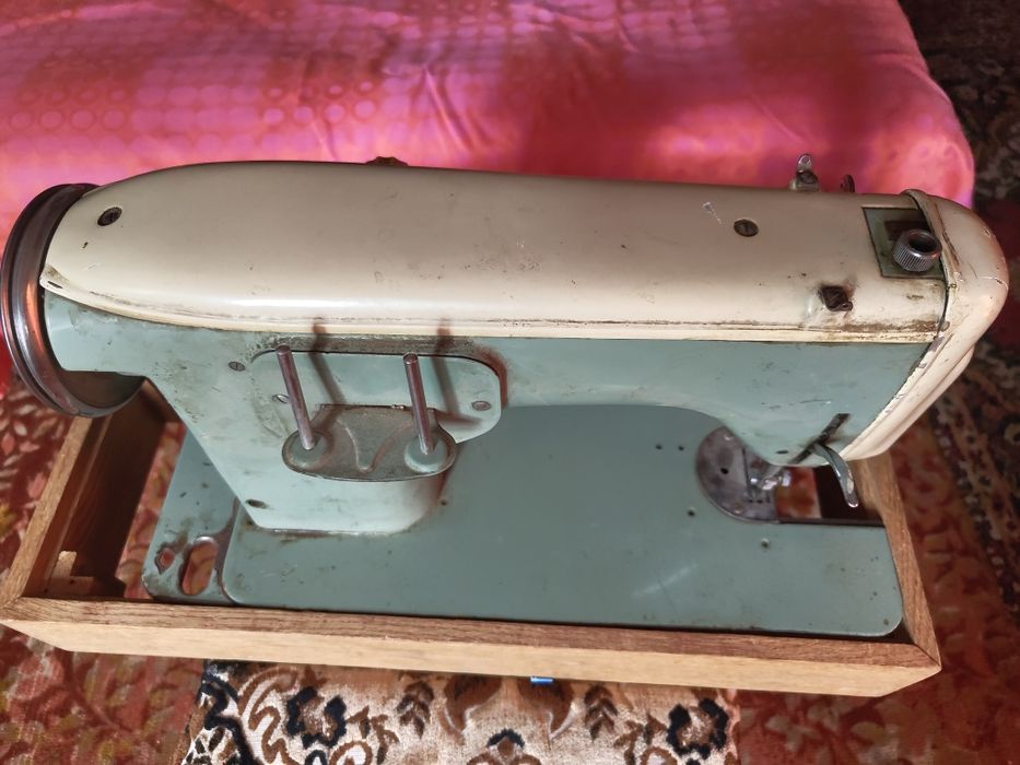 Швейная машинка Lada