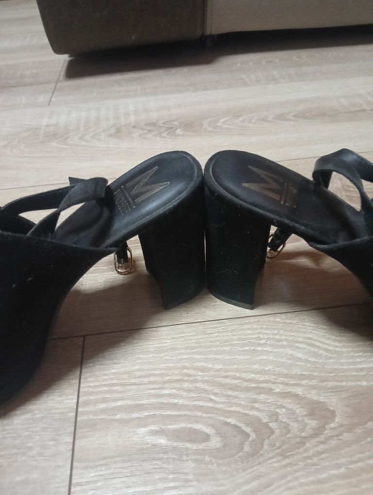 Босаножки, устойчивые
