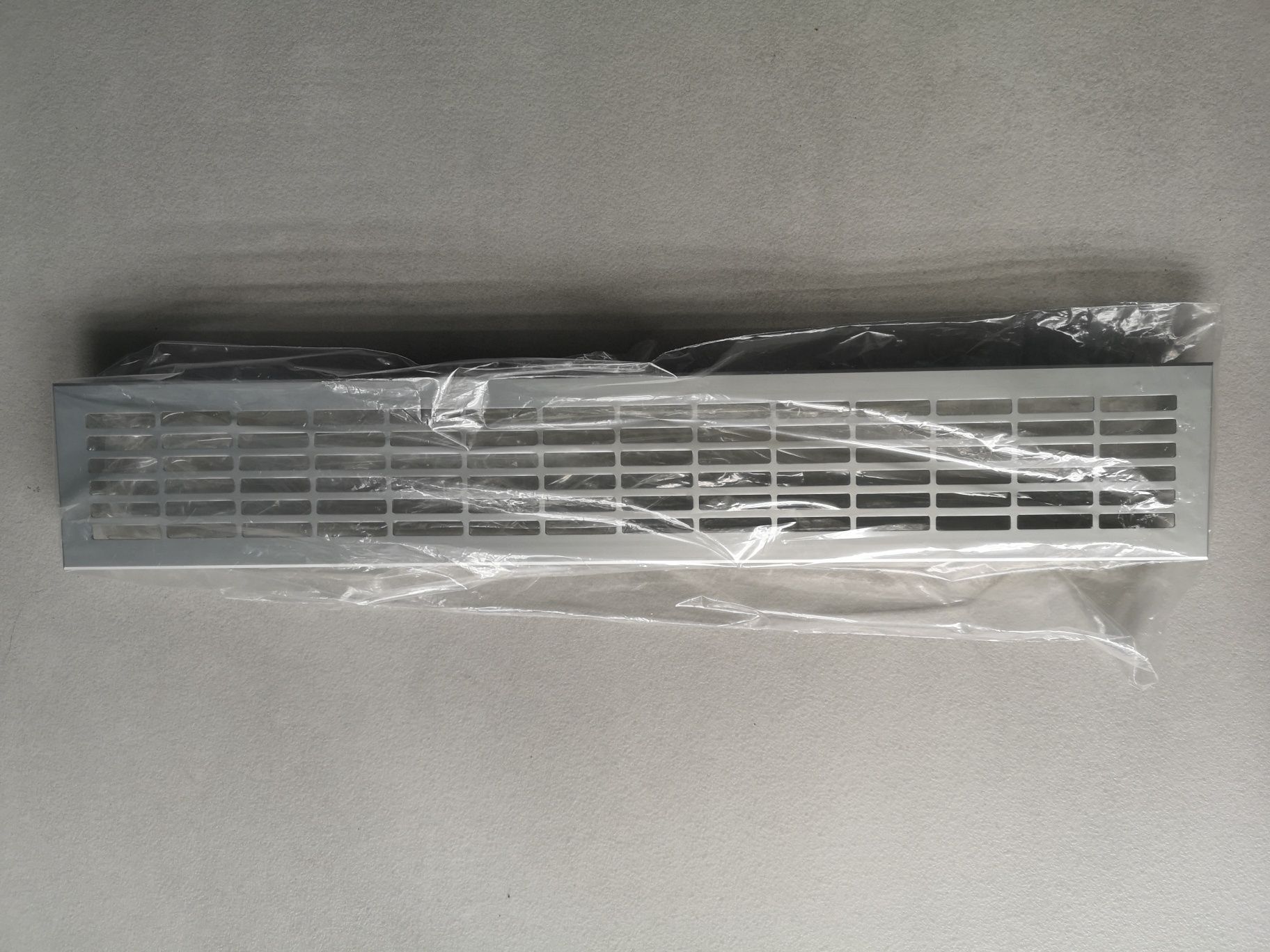 Kratka wentylacyjna aluminiowa Nowa