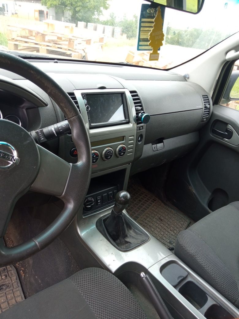 Samochód terenowy Nissan Pathfinder