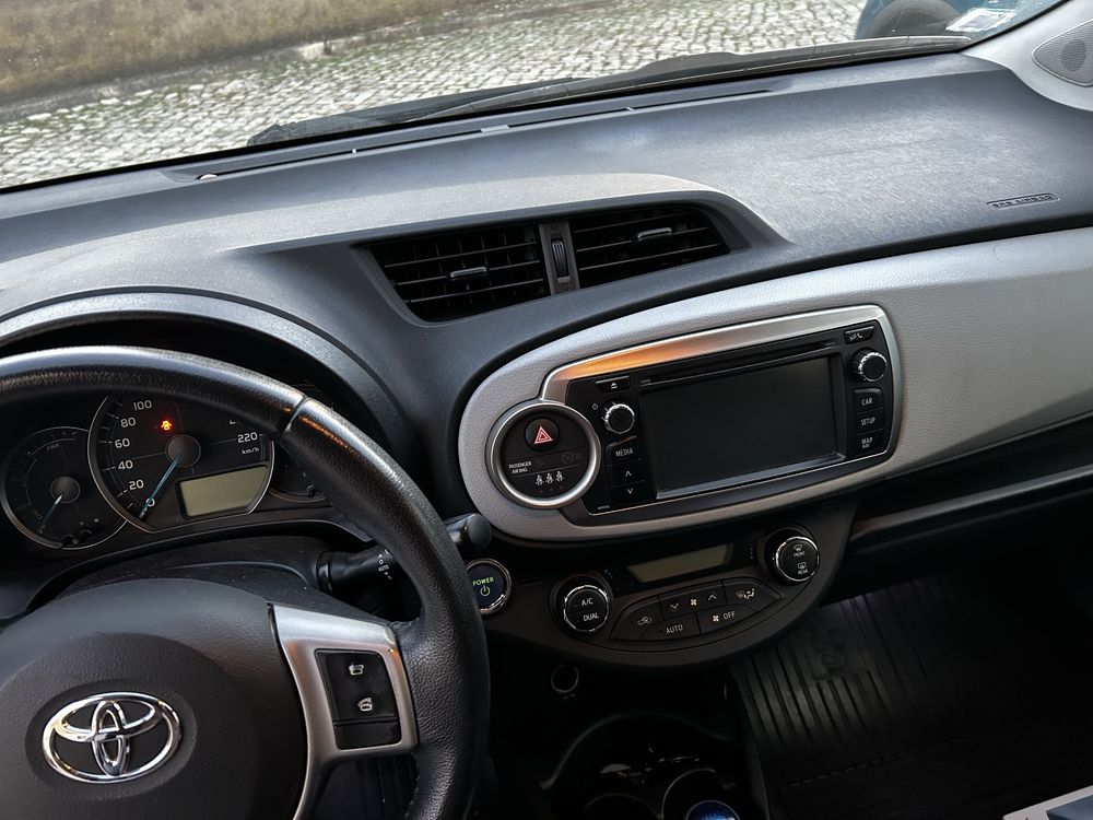 Toyota yaris hybrid