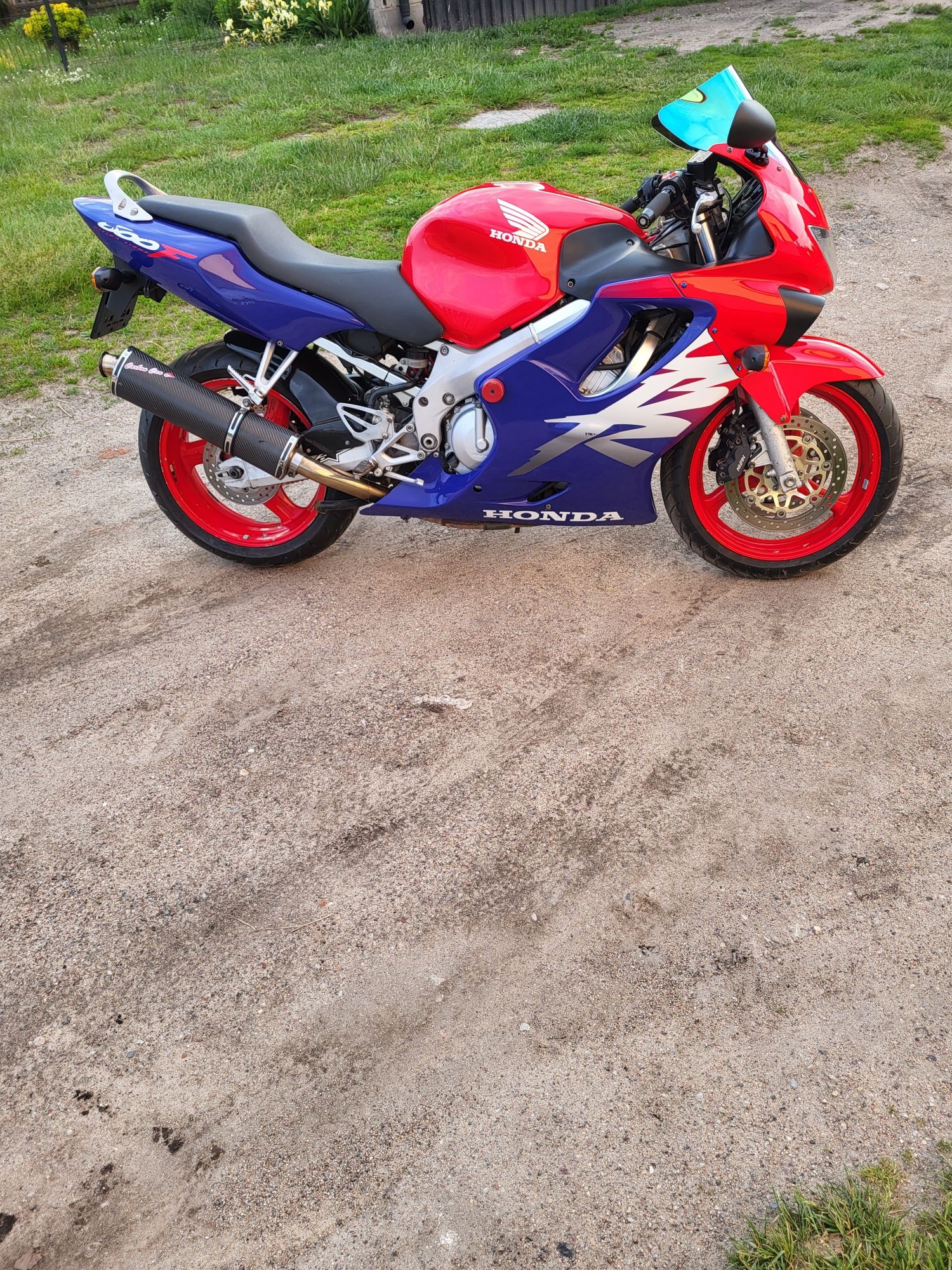 Sprzedam hondę CBR f4
