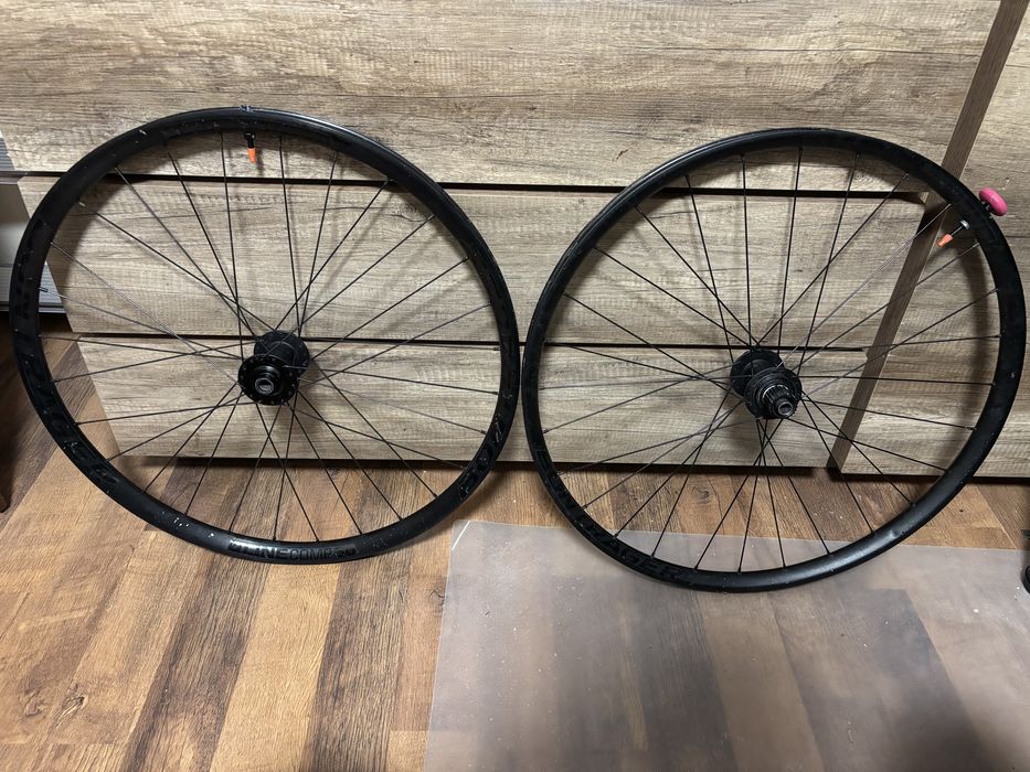 Koła Bontrager 148x12 110x15