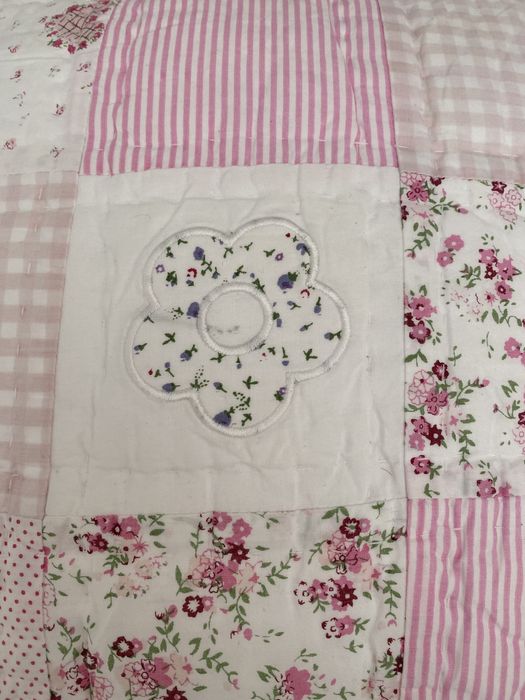 Capas de almofadas 45x45 em tons de rosa e floridas