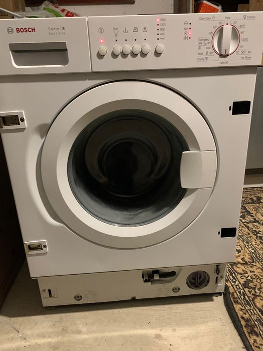 Пральна машина під забудову