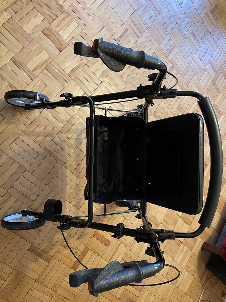 Chodzik z hamulcem składany z siedziskiem (wózek inwalidzki)