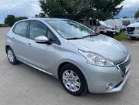 Peugeot 208 1.2i 2014r/ navi/ klimatyzacja/ niska cena : 9.900 zł. do negocjacji