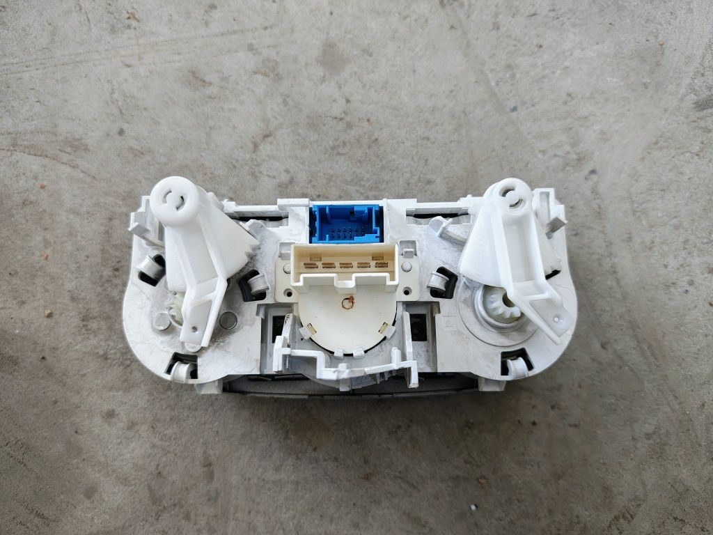Opel Corsa D panel nawiewu klimatyzacji 5E0.94.010 i inne