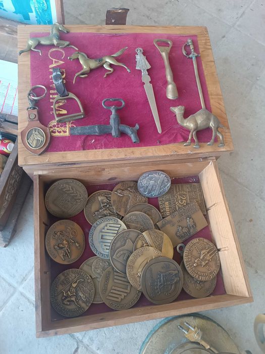 Lote de antiguidades fim de actividade