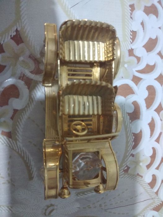 продам игрушечную машинку