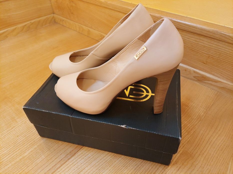 Skórzane czółenka polska marka EMBIS r. 38