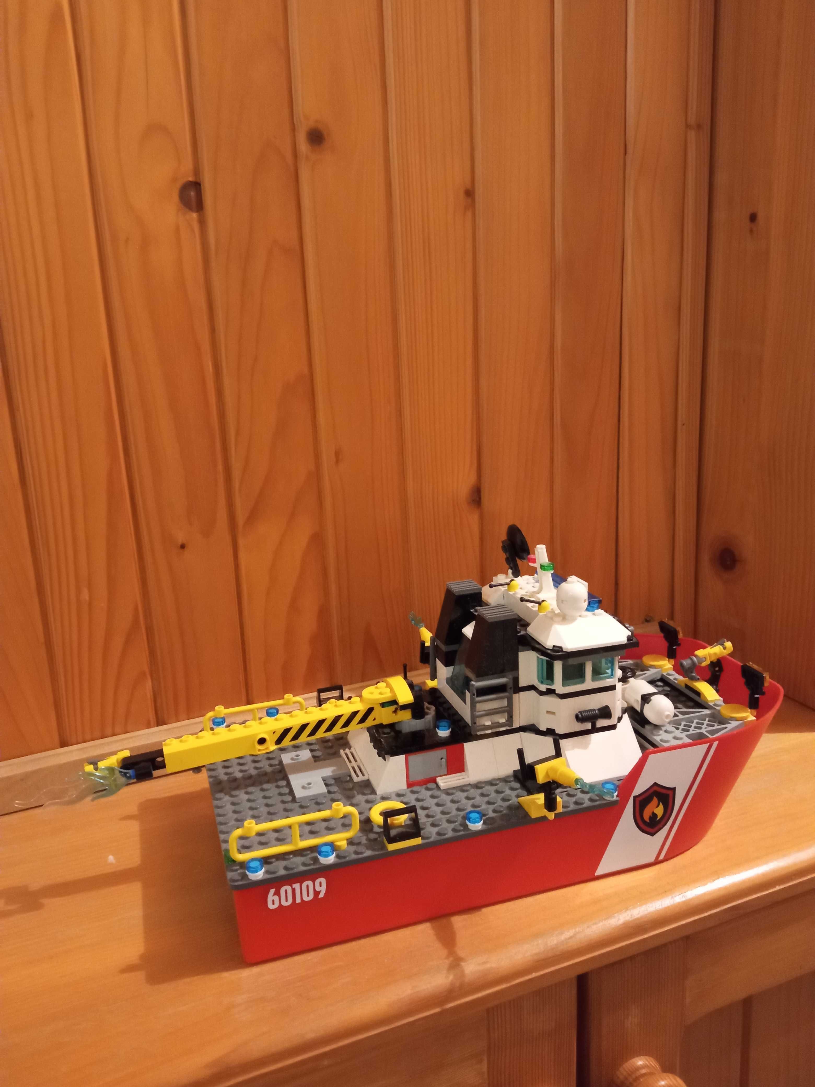 Lego City 60109 Łódź strażacka