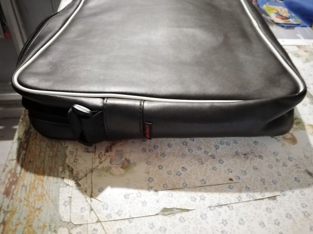 Vendo mala para computadores e ps3 bom estado