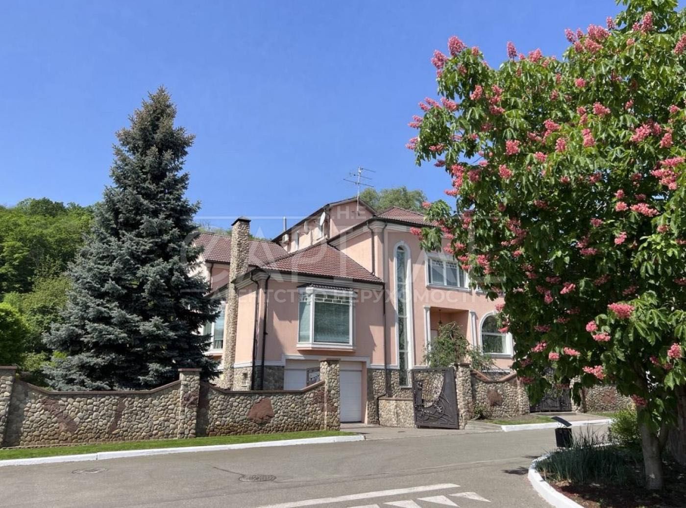 Оренда котеджу 500м² з басейном і сауною, с. Підгірці