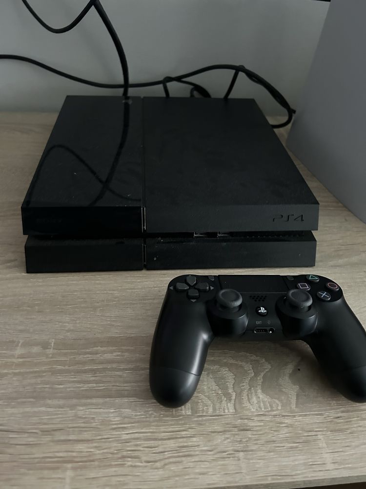 Konsola PlayStation 4