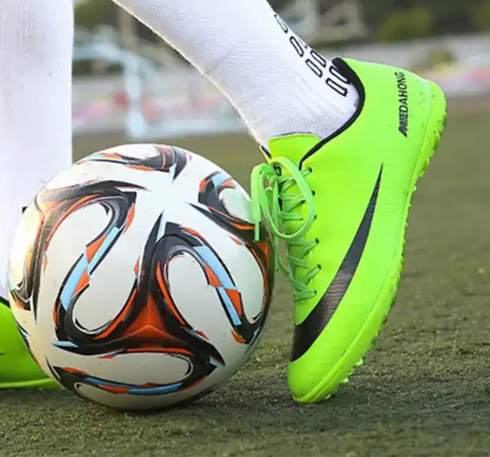 Buty piłkarskie obuwie sportowe futbolówki turfy orlik