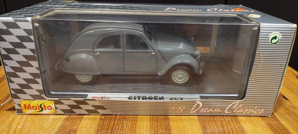 Model 1:18 Citroen 2CV Maisto