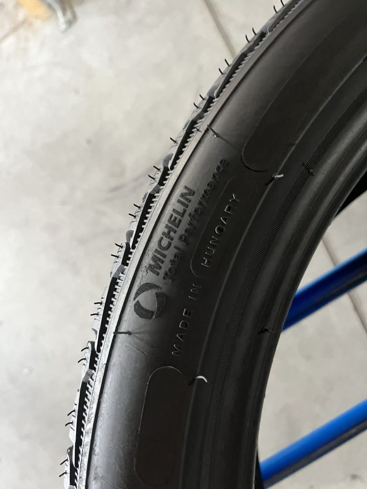 225/40/19 R19 Michelin Pilot Alpin 5 4шт зима