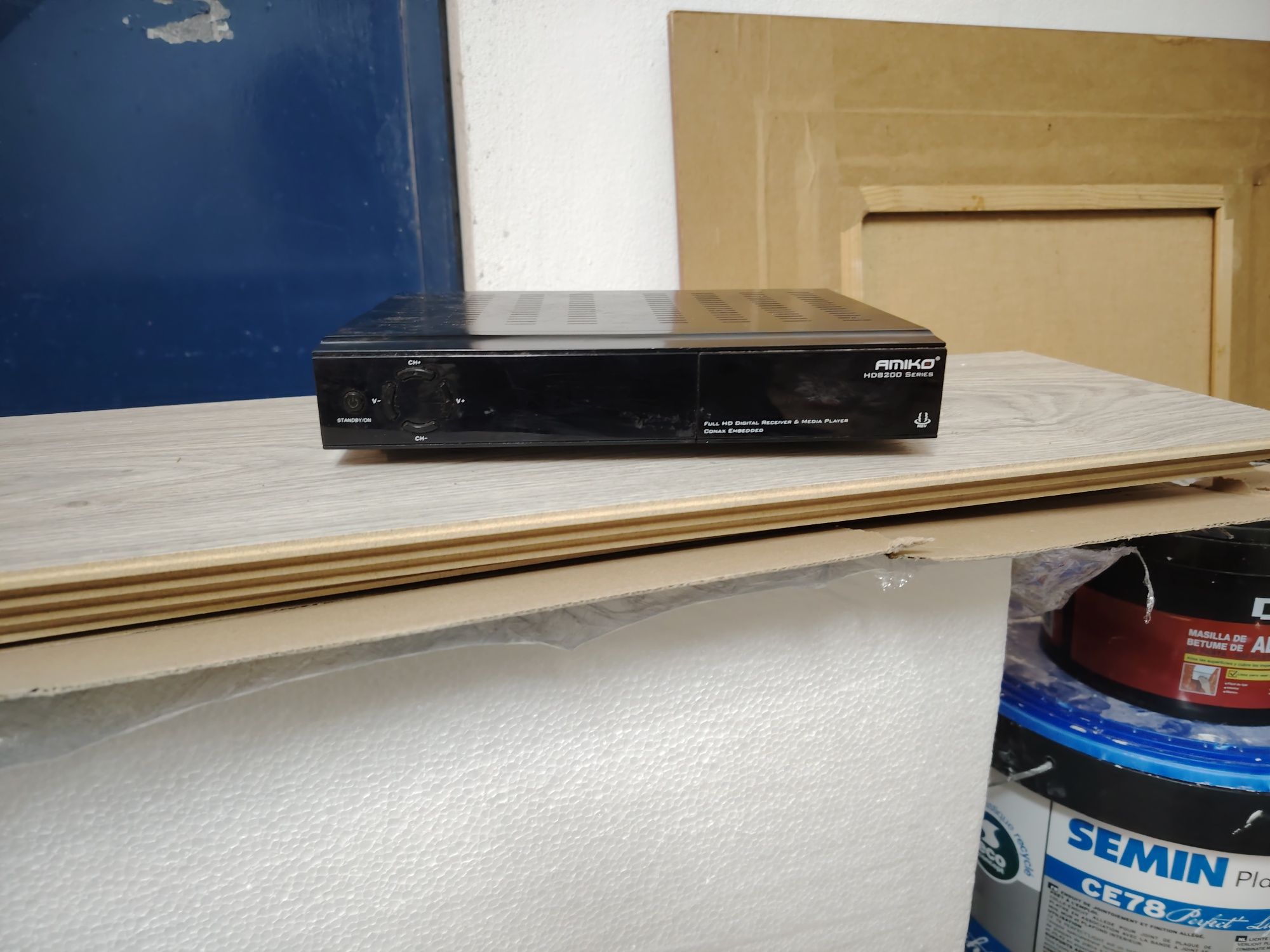 2 Box Satélite Amiko 8140 e 8200 conax