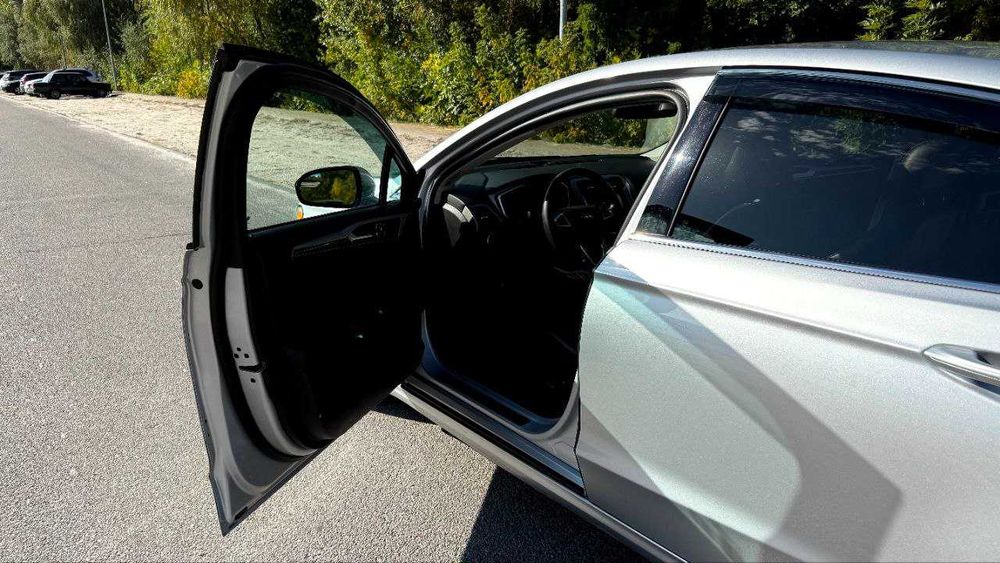 Ford Fusion Hybrid SE 2014 — економний і комфортний гібрид