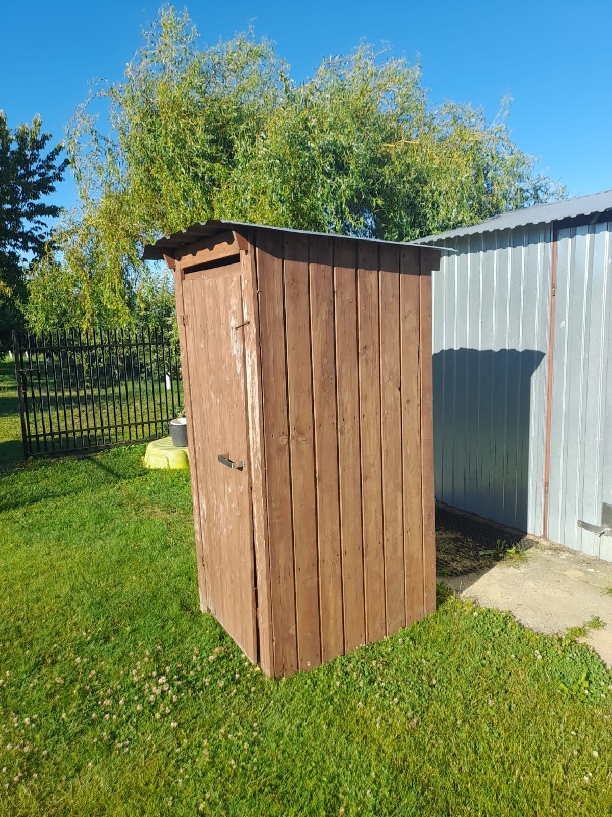 WC.Kibel na budowę. Toaleta.