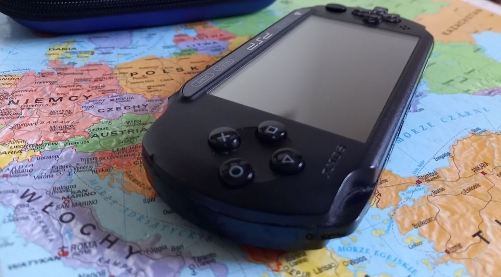 Konsola Sony psp Street E 1004 16gb 45 gier