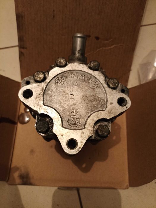 Bomba de direção Audi A4 B6. 130cv