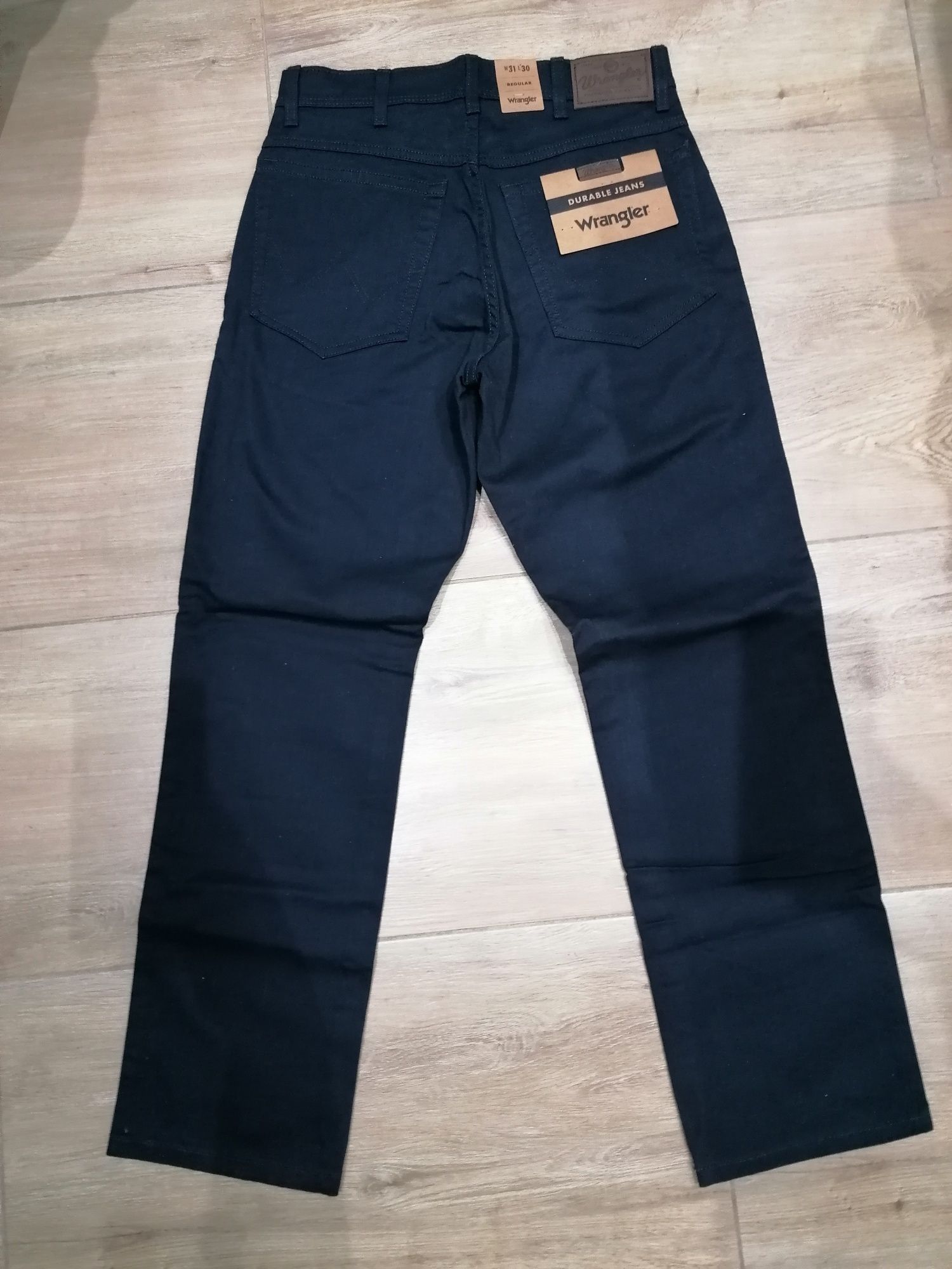 Nowe spodnie Wrangler czarne jeansy W 31 L 30 Regular