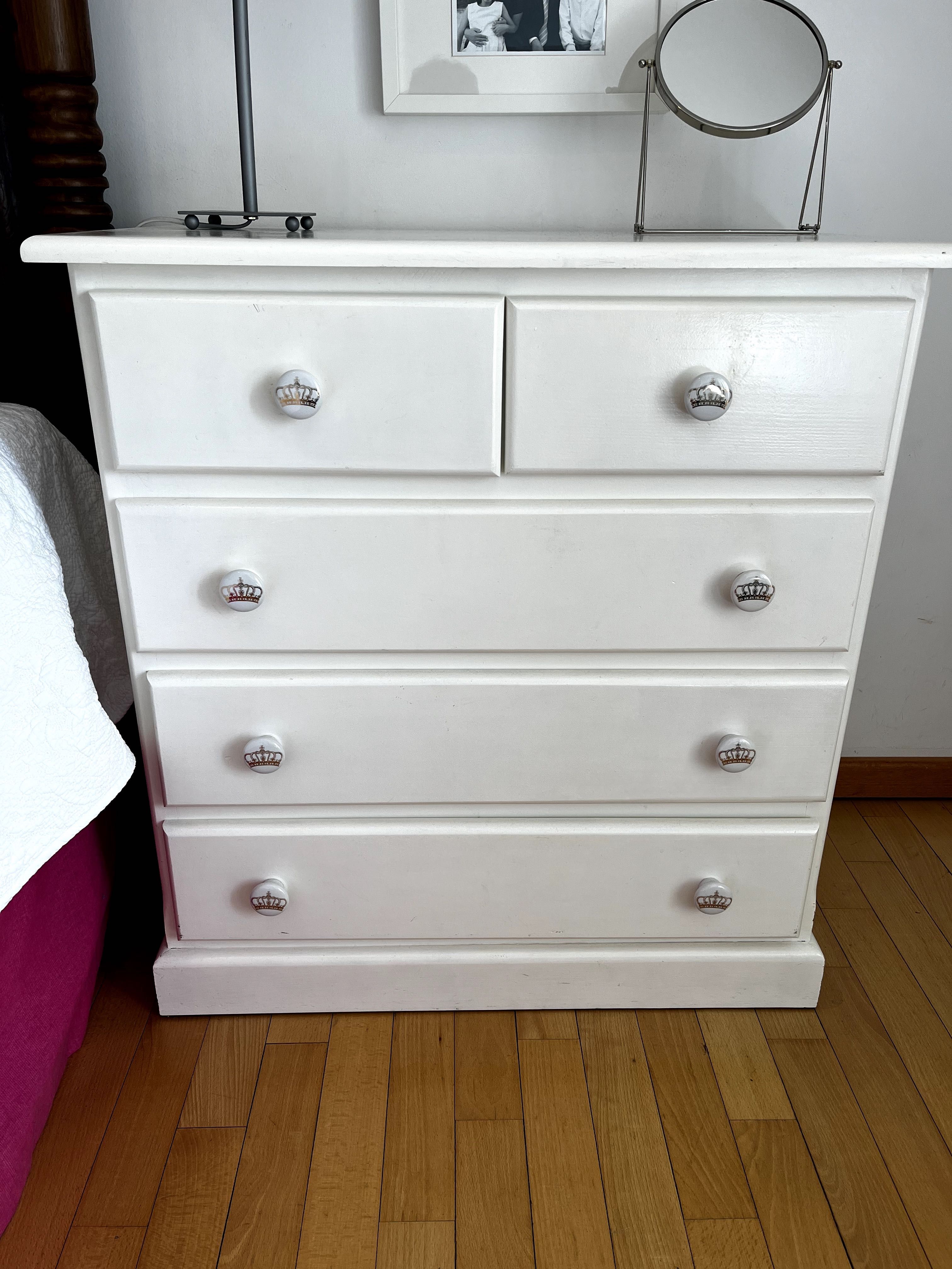 Conjunto Cómoda, Roupeiro e Estante em Pinho Branco