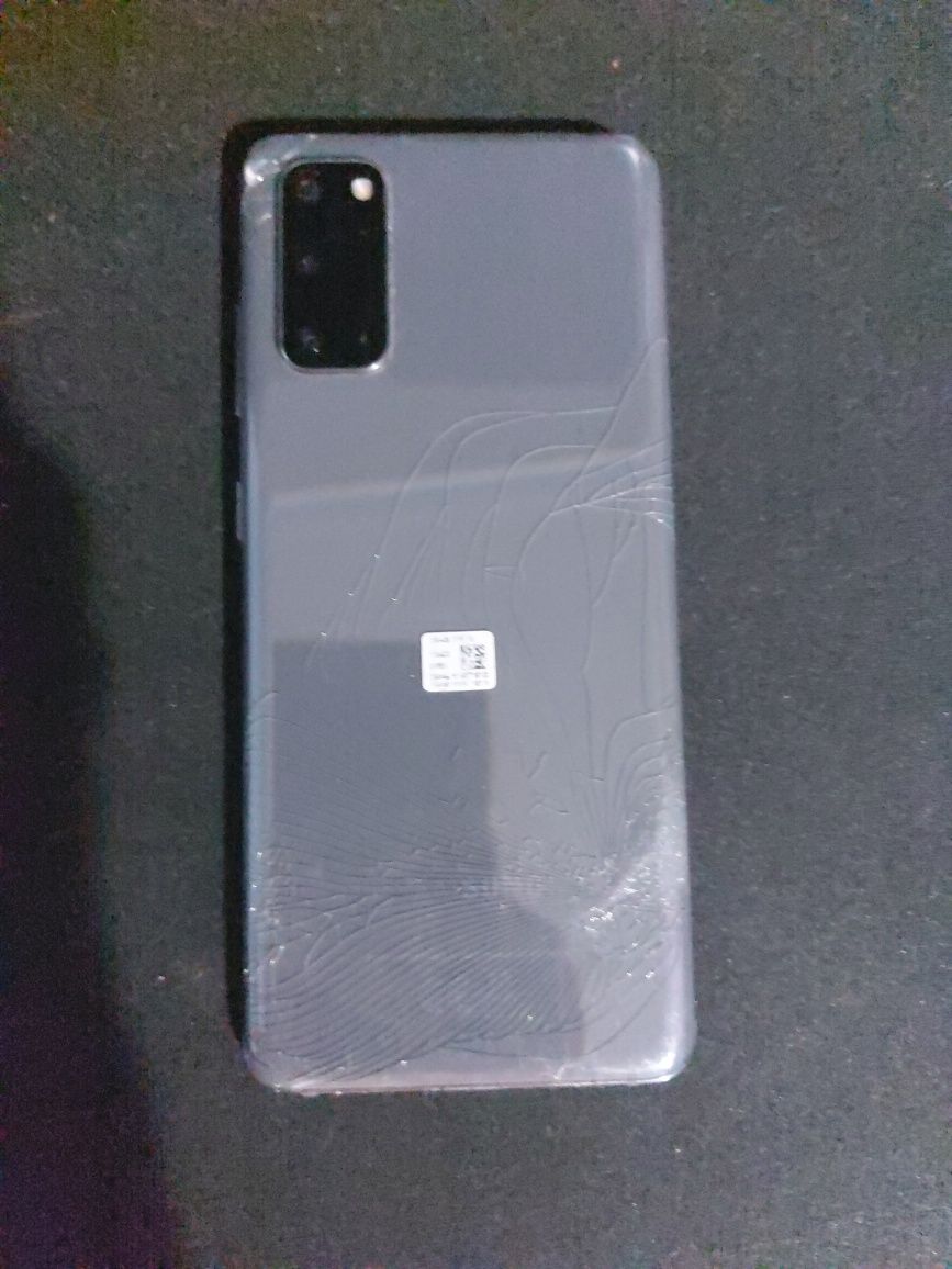 Samsung S20 uszkodzony