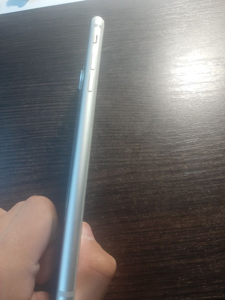 iPhone 7+( с него только батарея)