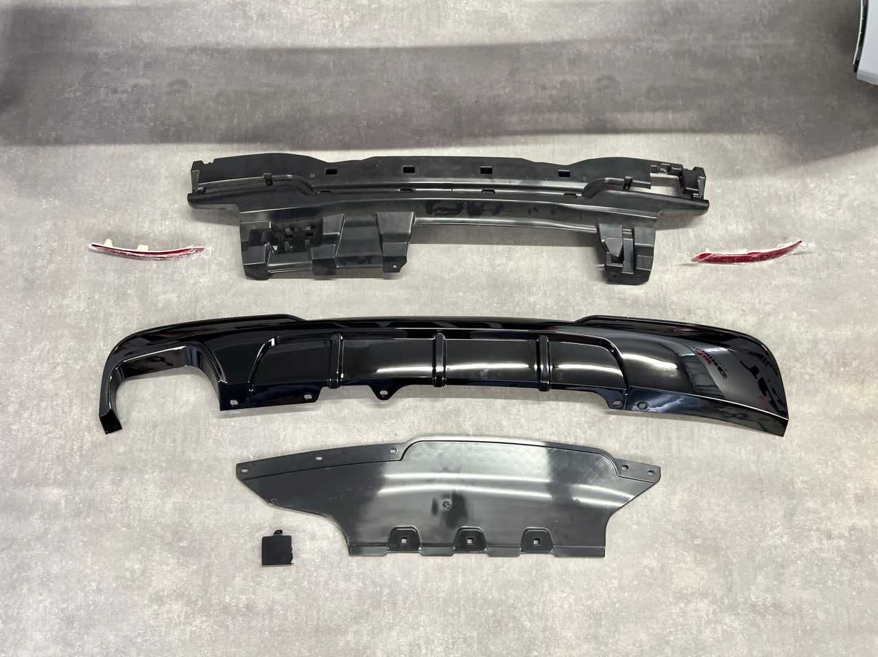 Задній бампер BMW F10 m paket / БМВ 5 Ф10 М пакет