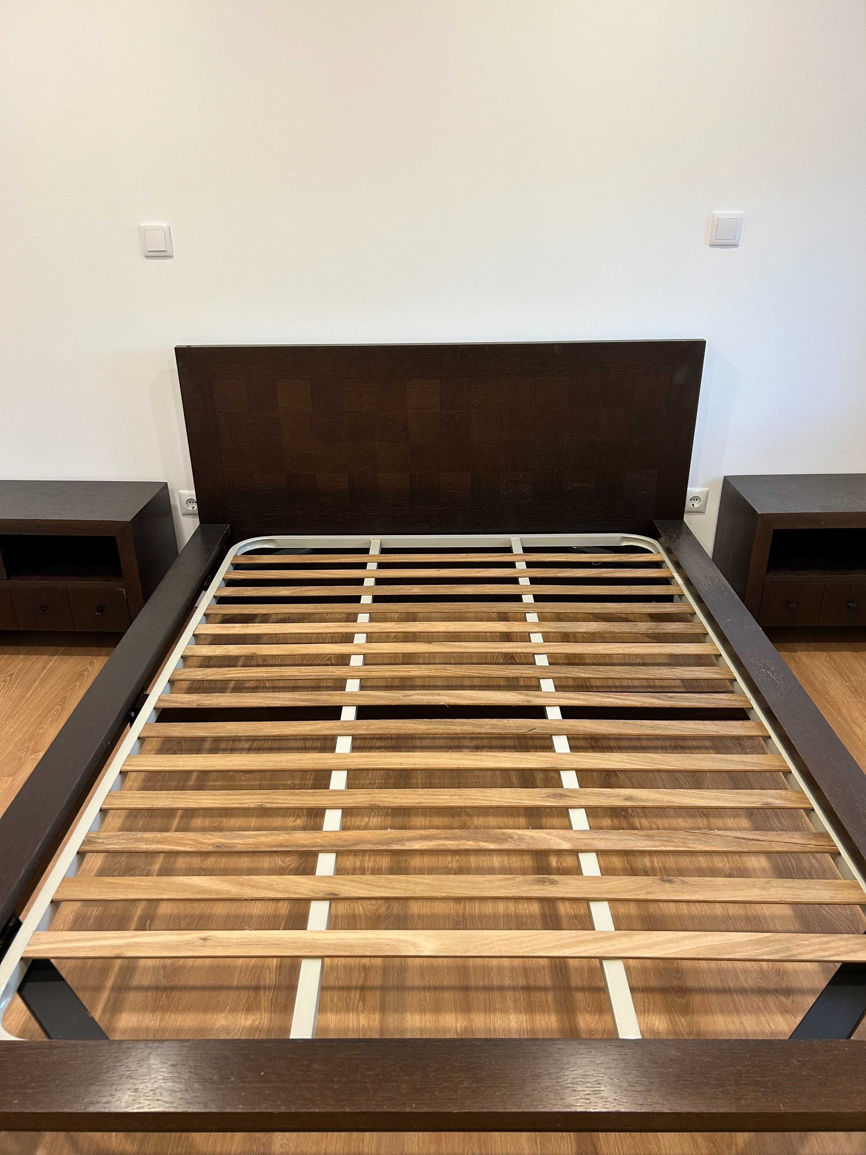 Cama de Casal em bom estado