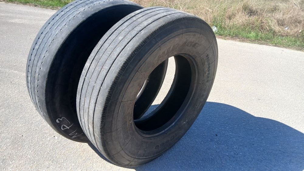 Dois pneus usados direccionais 315/80 R22.5