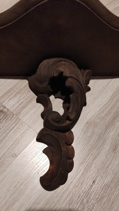 Ręcznie rzeźbiona półka konsolka